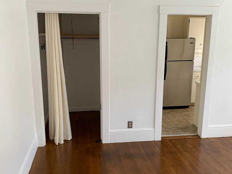 1907 Center St #11 — Photo 5