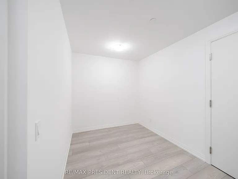400 King St W #610 — Photo 13
