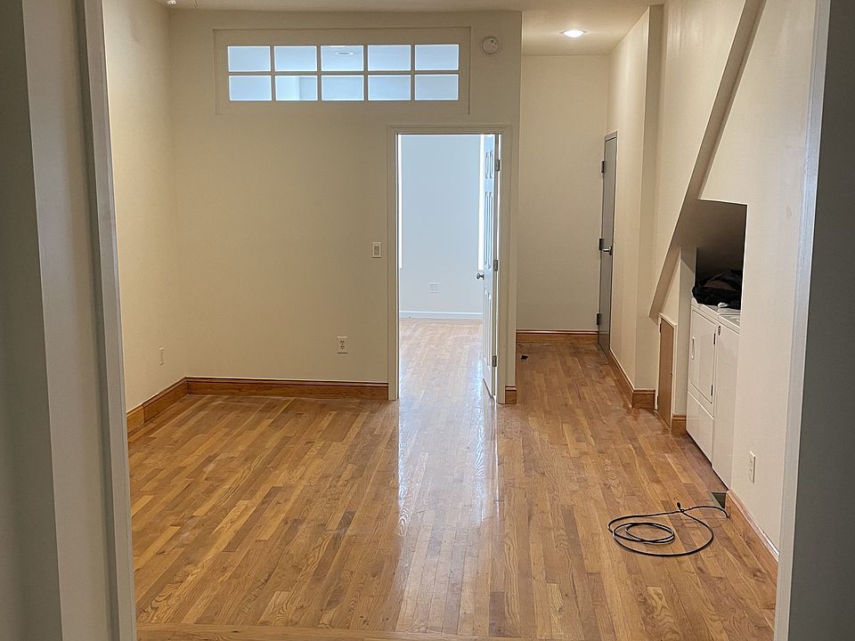 2nd image of 937 Carpenter St #1