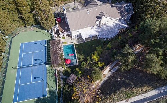 3rd image of 21262 Mulholland Dr