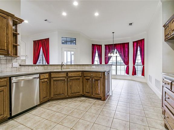 4th image of 820 Lake Vista Ln