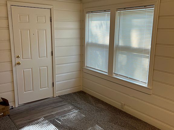 3rd image of 1129 S Logan Ave
