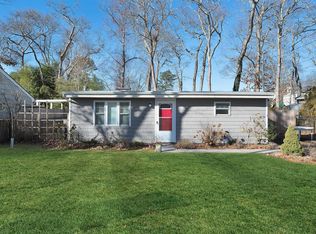 20 Washington Ave, Hampton Bays, NY 11946