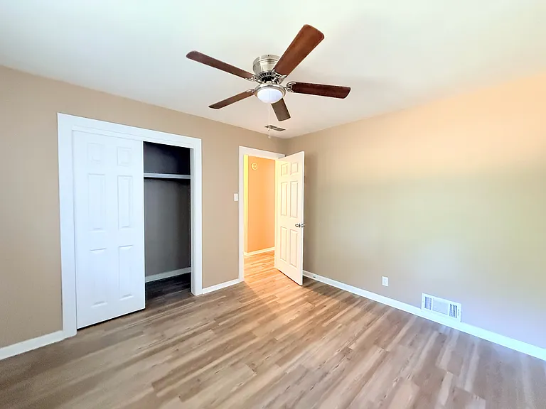 1336 Crestview Dr — Photo 6