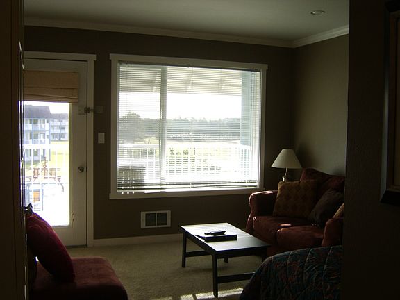 4th image of 210 26th St N #327