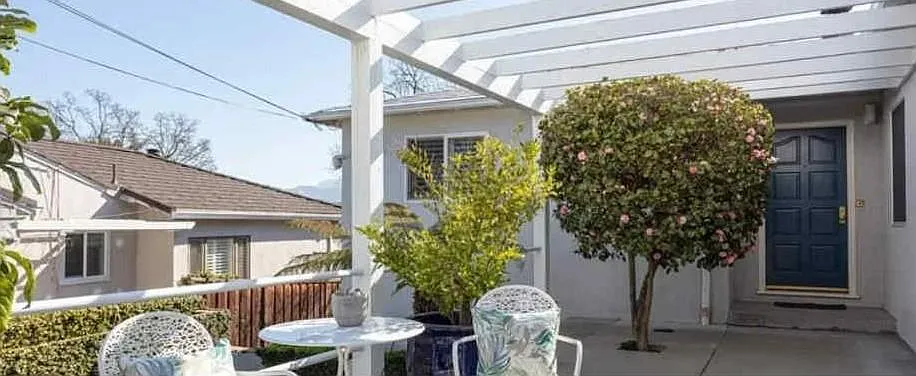 4 bed, 1715 sqft, $5,300 — Photo 2