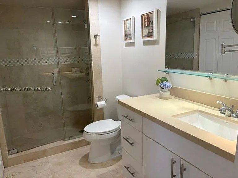 19707 Turnberry Way #4L — Photo 32