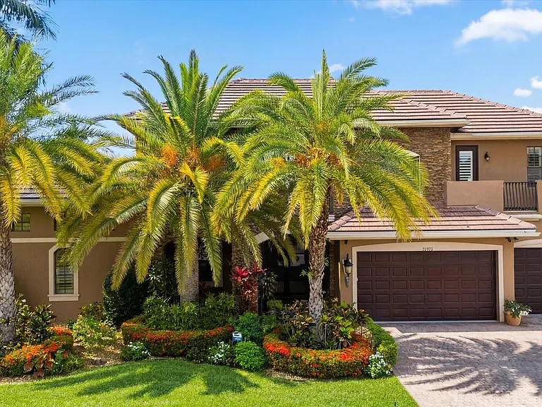10771 Versailles Blvd — Photo 44