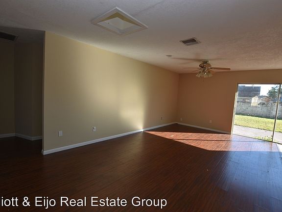 2nd image of 2019 S Woodbriar Loop S