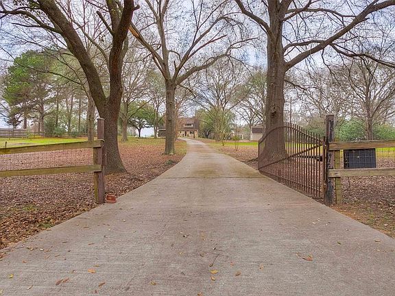 Electric gated entry into fully fenced property.