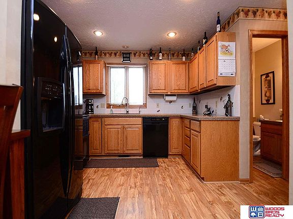 5th image of 959 Ash Cir