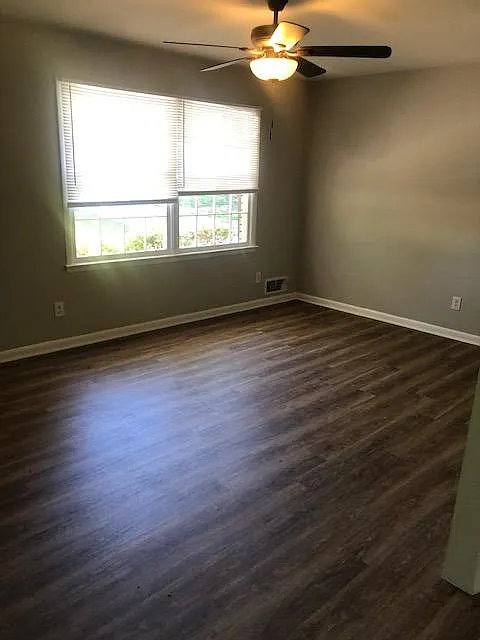 3 bed, 1435 sqft, $1,950 — Photo 2