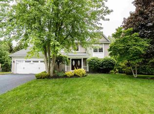 14 Wyngate Dr, Glenmont, NY 12077