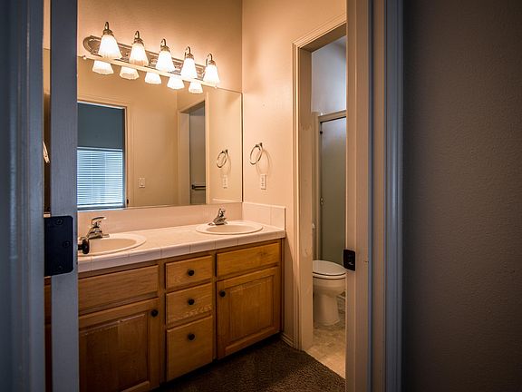 3rd image of 1568 NE Parkside Dr