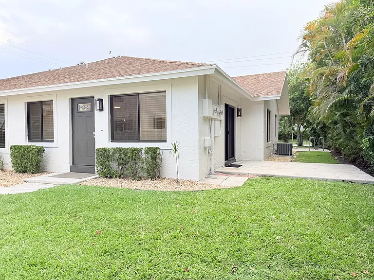 825 Dogwood Dr #B — Photo 2