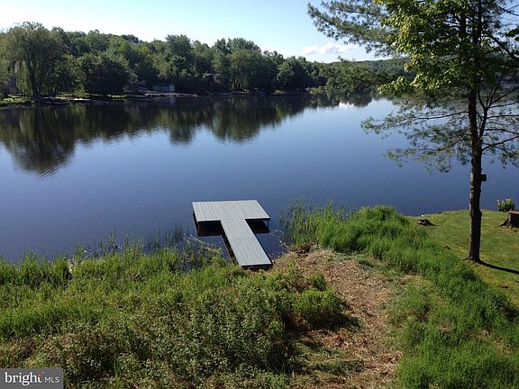 3rd image of 7648 Lake Shore Dr