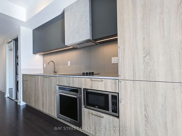 19 Western Battery Rd #2811 — Photo 8