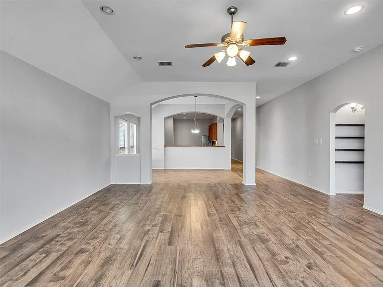 5643 Walnut Glen Ln — Photo 19