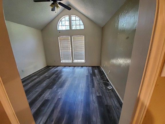 4th image of 2817 Shady Grove Dr