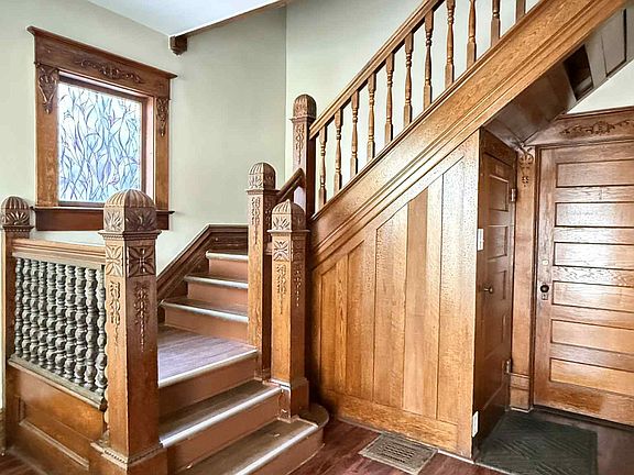 3rd image of 608 W Chisholm St #3