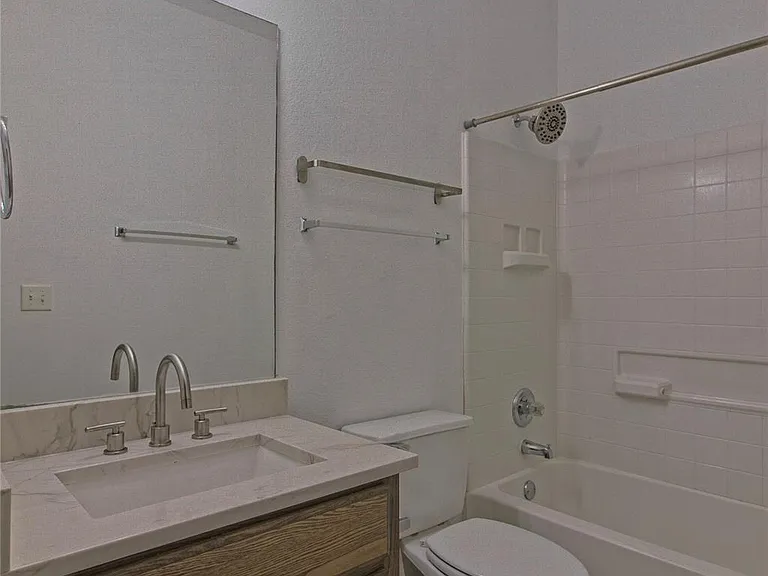 2903 Whisper Oaks Ln #A — Photo 23