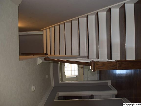 3rd image of 210 Windsor Ln