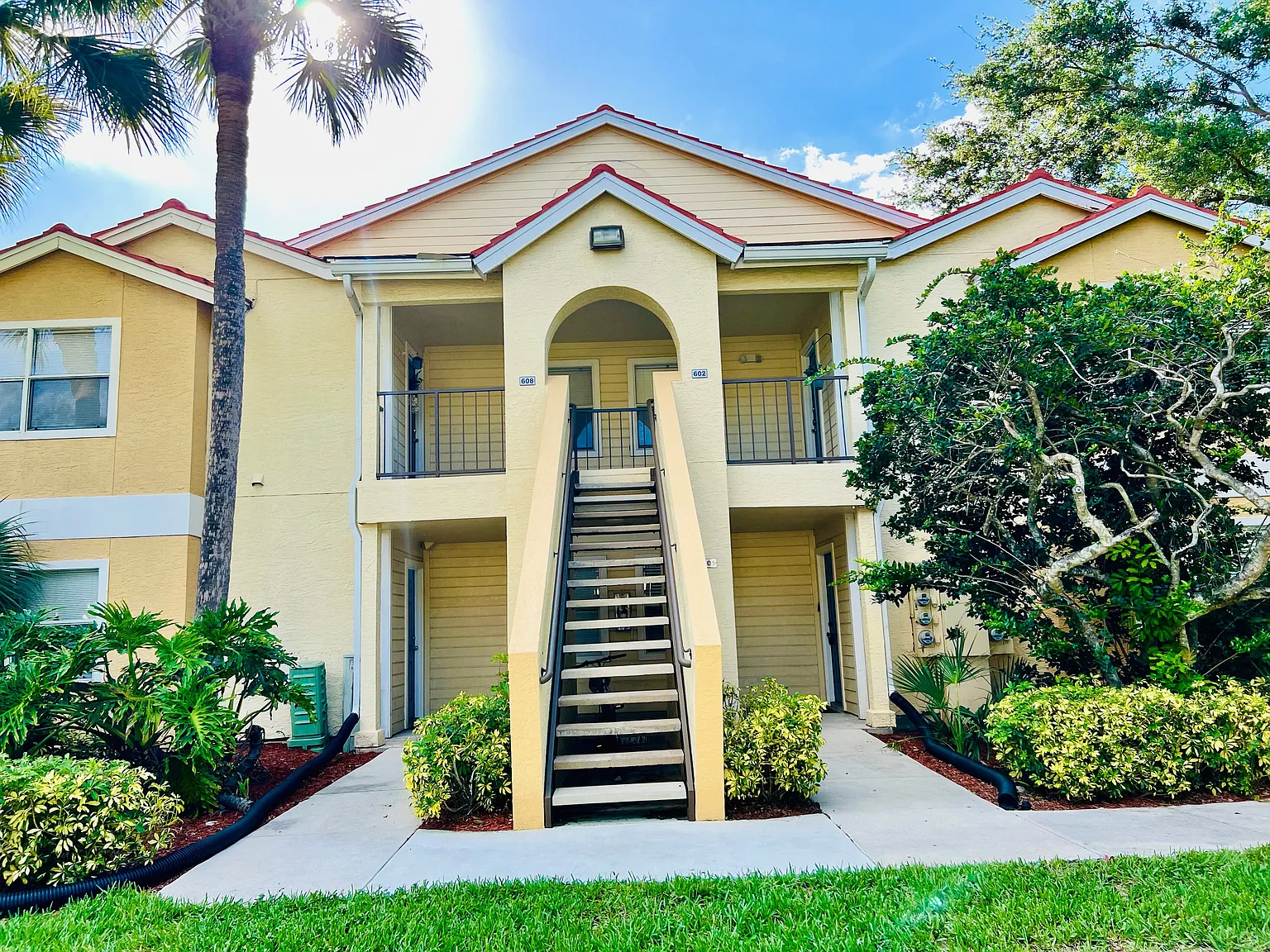 2 bed, 2.0 bath, 1033 sqft, $1,650 — Photo 1