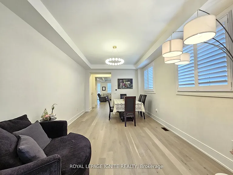 48 Duxbury Rd — Photo 3