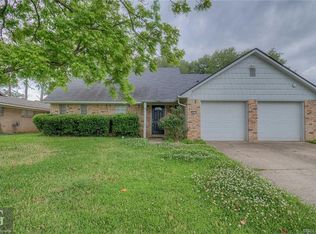 9818 Village Green Dr, Shreveport, LA 71115