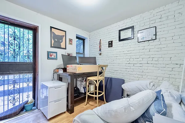 Rented by KYLM, LLC | media 7