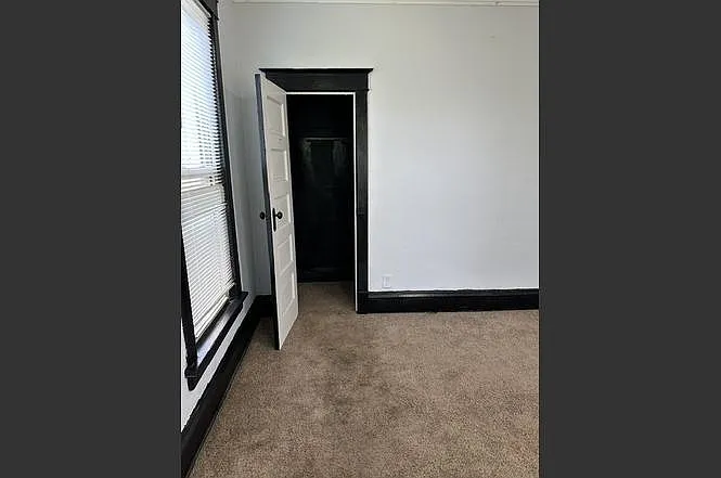 212 W Washington St — Photo 8