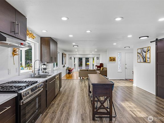3rd image of 538 NW Ensign Drive