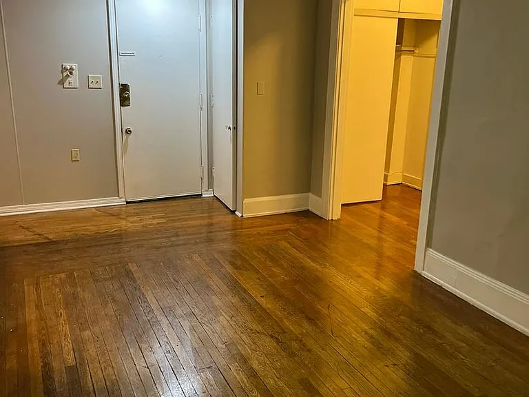 Historical Apartments l Oak St — Photo 8