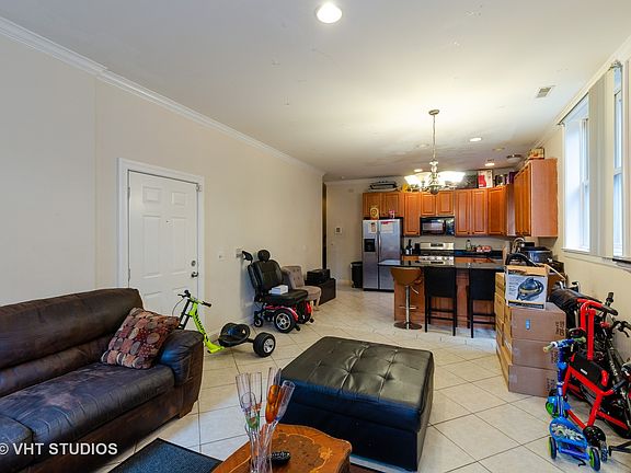 3rd image of 7250 N Oakley Ave #G