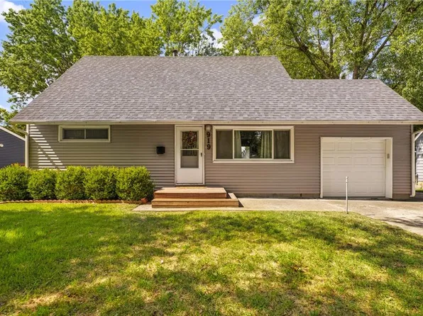 919 S Sunset Dr, Olathe, KS 66061