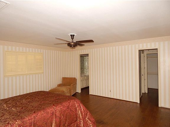 5th image of 2413 Greenwood Dr