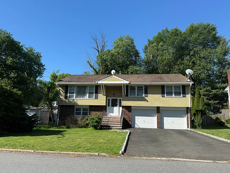 304 Loren Ct — Photo 3