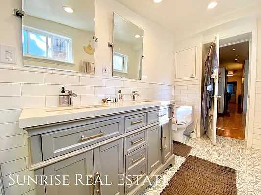 Rented by Sunrise Real Estate | media 27