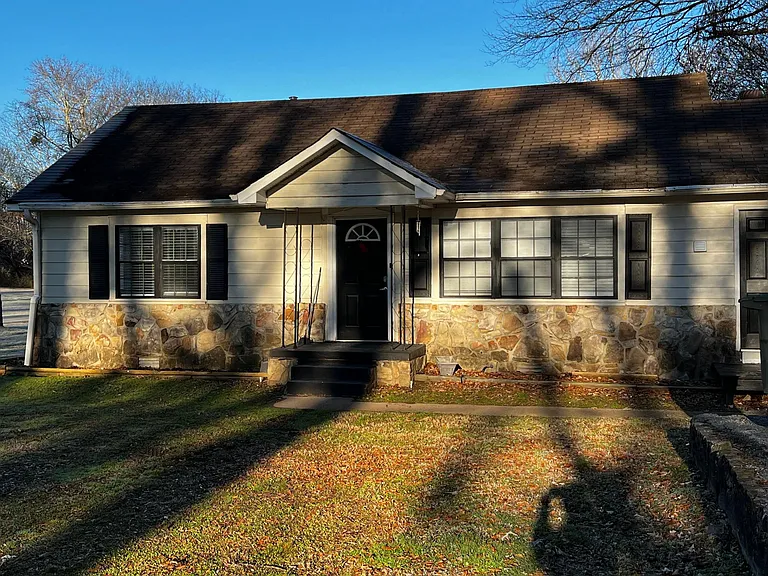 2415 Hamill Rd — Photo 5