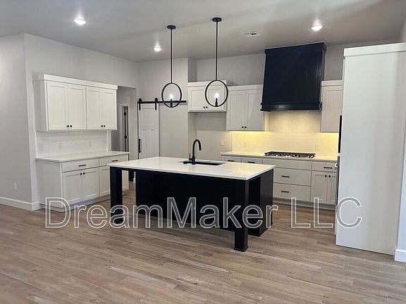 3rd image of 1906 Hollow Crest Ct