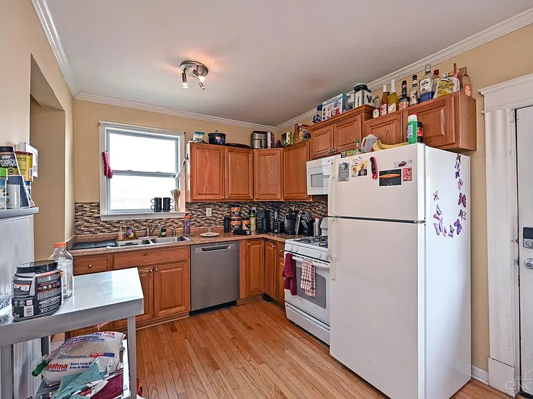 336 Warner St — Photo 6