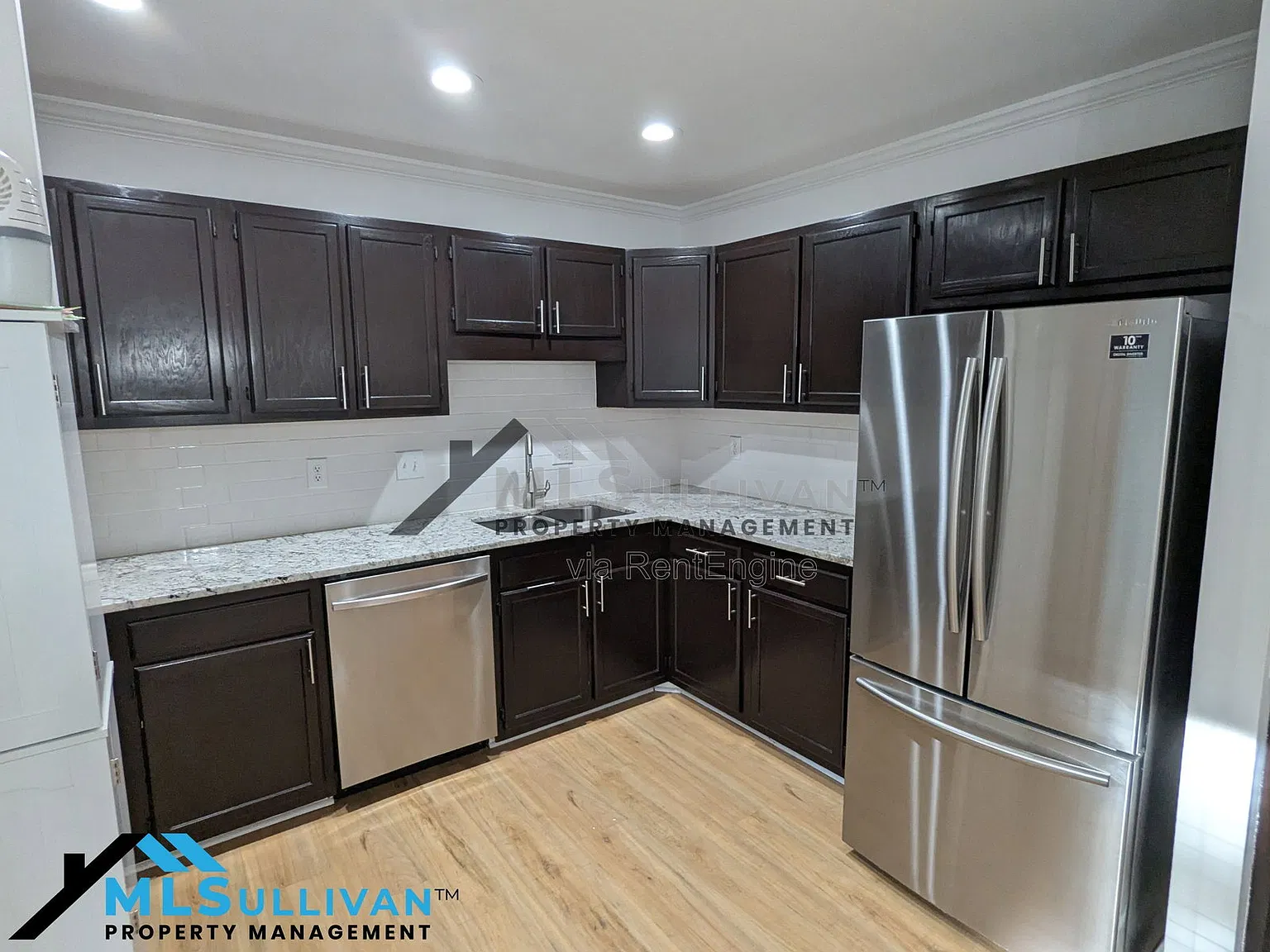 2 bed, 2.0 bath, 1001 sqft, $1,695 — Photo 2