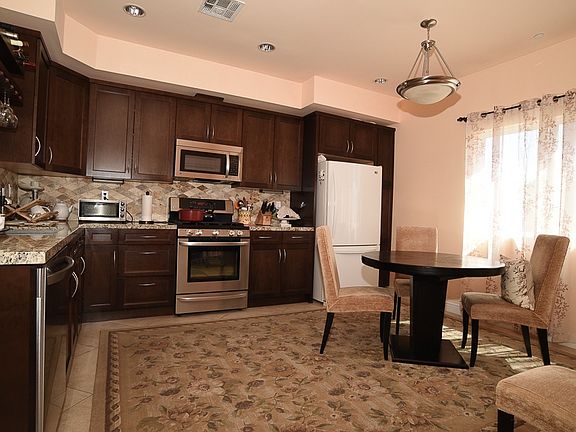 4th image of 12645 Oxnard St Unit 13