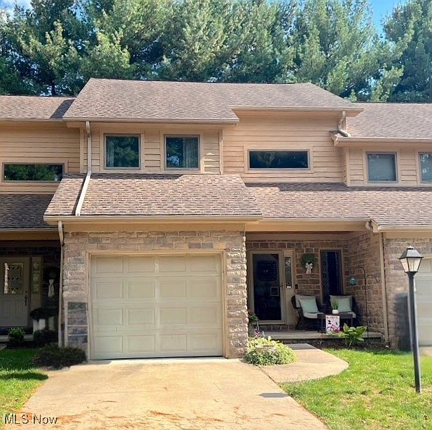 1st image of 520 Oakdale Dr
