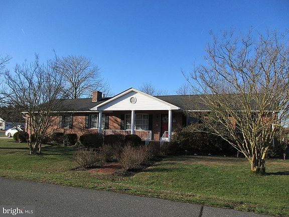 2nd image of 18392 Linden Ln