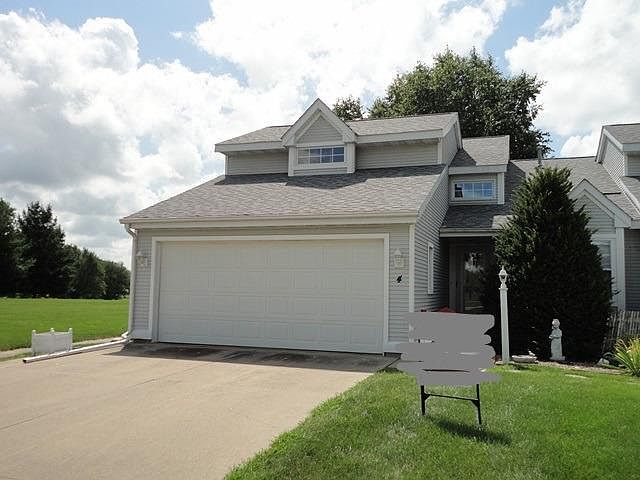 1st image of 4 Fairway Dr