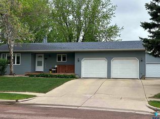 6204 W Westminster Dr, Sioux Falls, SD 57106