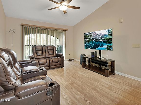 4th image of 940 Village Trl Unit 6-310