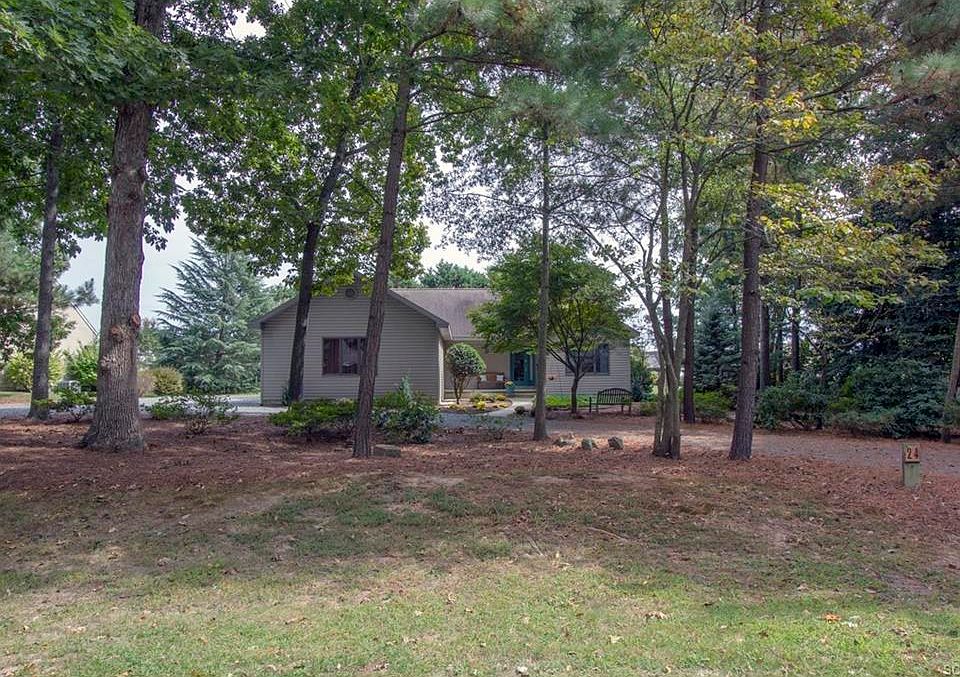 1st image of 24 Fox Creek Dr