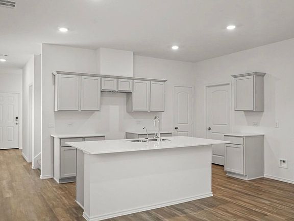 3rd image of 1727 Portia Ln